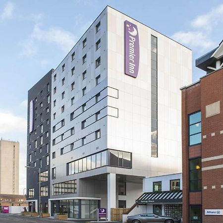 Premier Inn Woking Town Centre Esterno foto