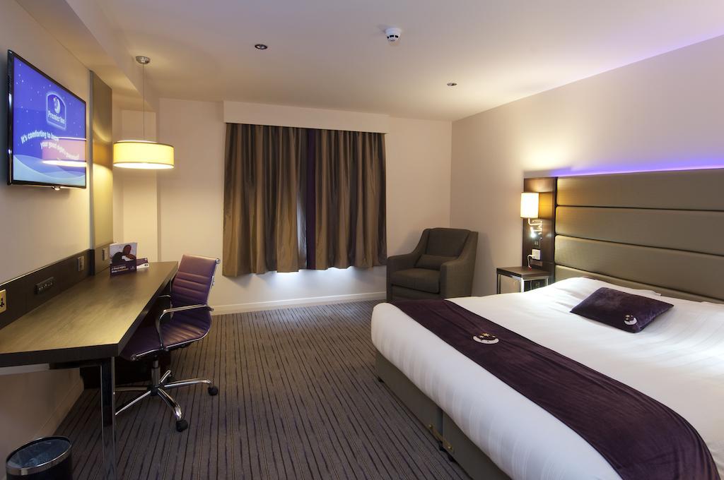 Premier Inn Woking Town Centre Camera foto