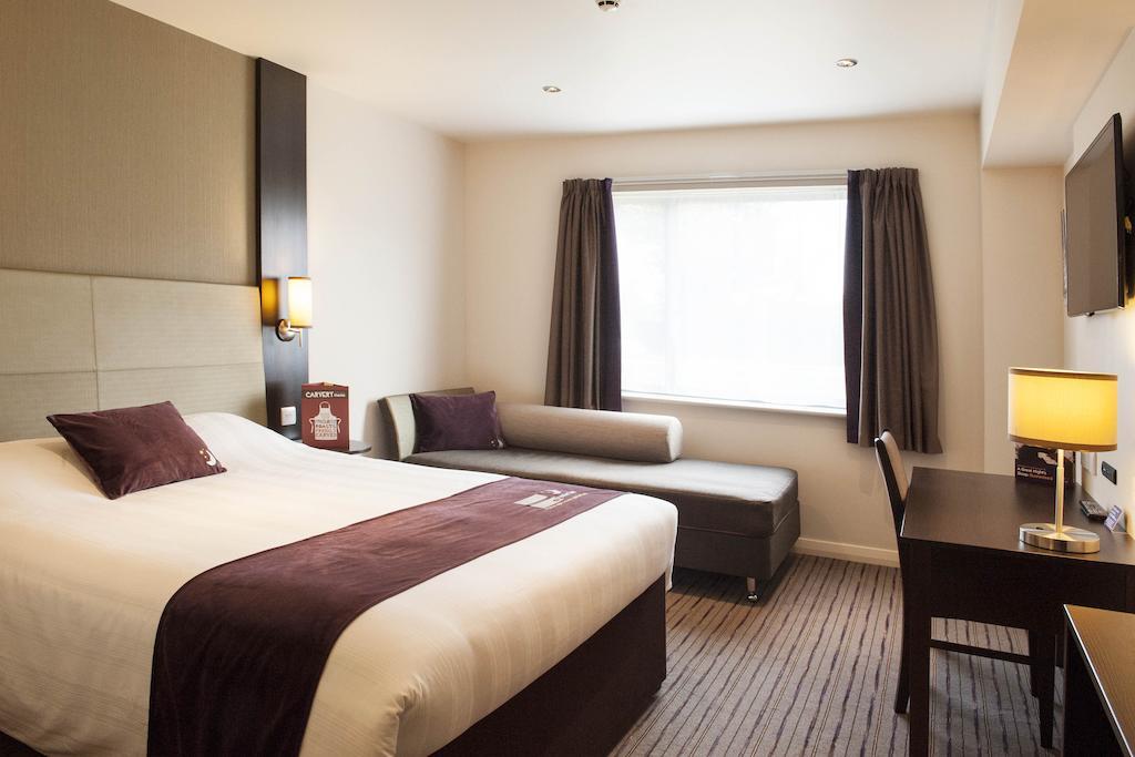 Premier Inn Woking Town Centre Camera foto