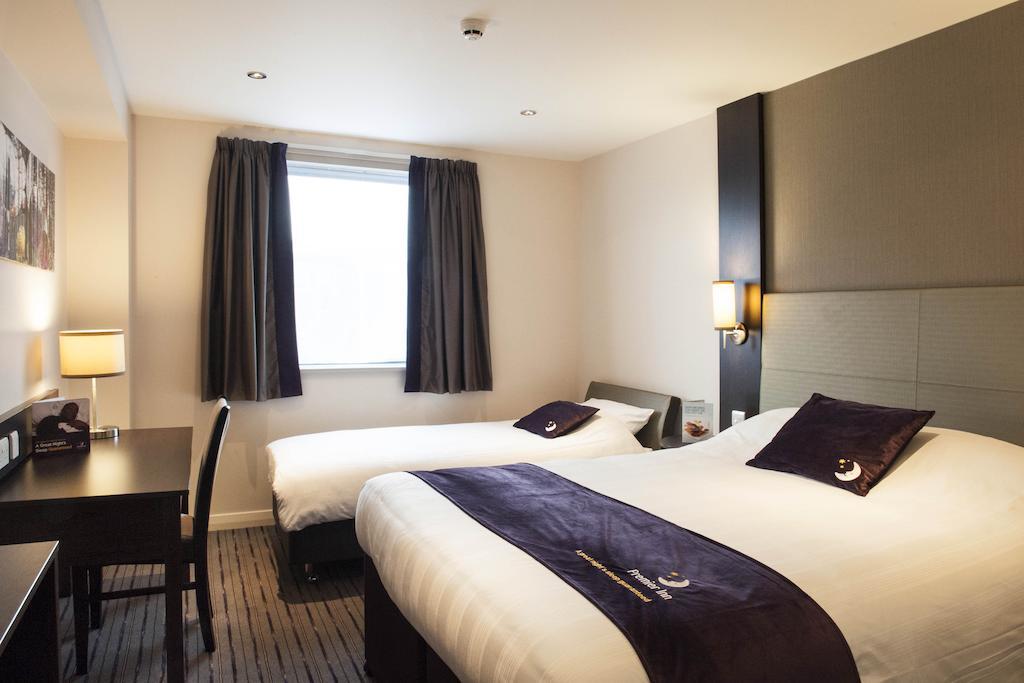 Premier Inn Woking Town Centre Camera foto