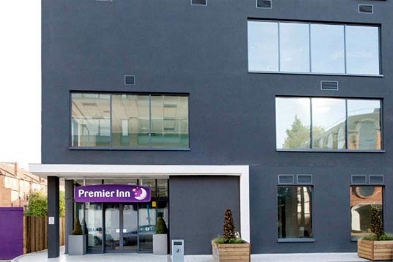 Premier Inn Woking Town Centre Esterno foto