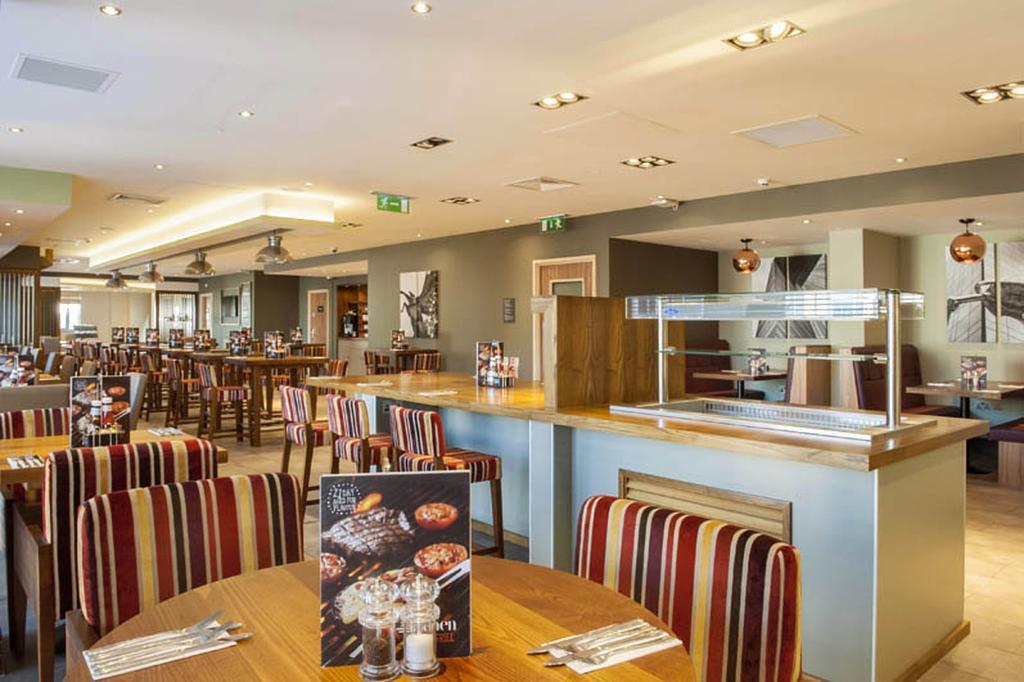 Premier Inn Woking Town Centre Esterno foto