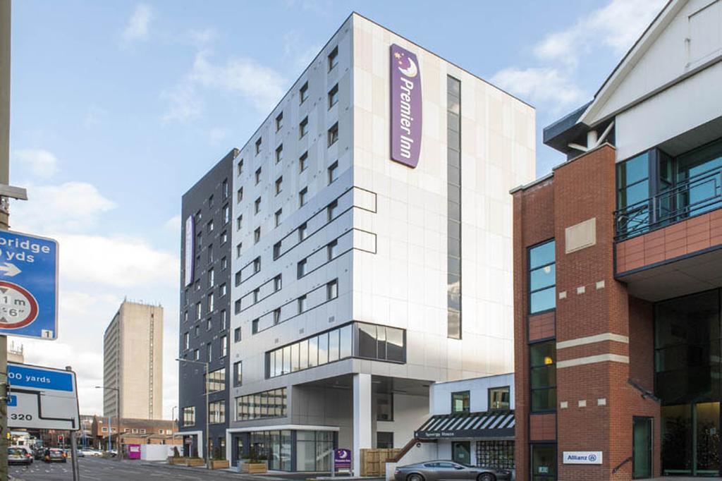 Premier Inn Woking Town Centre Esterno foto