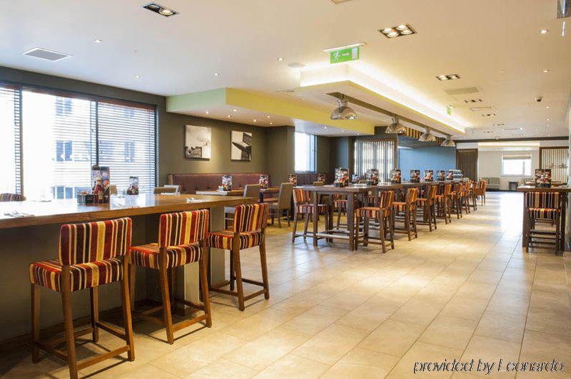 Premier Inn Woking Town Centre Esterno foto